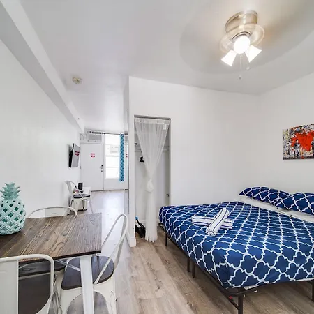Steps 2 Beach, Ocean Drive Deco Apt W/2 Queen Beds